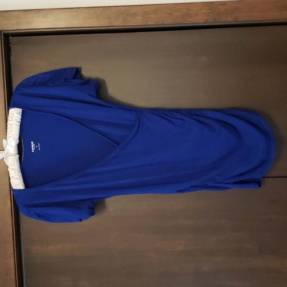 Fitted blue top
